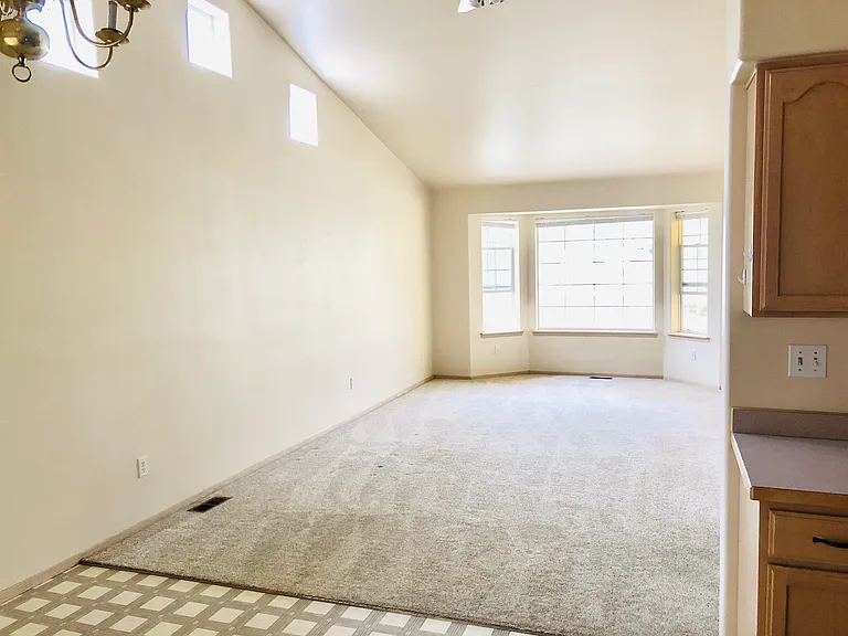 965 Stefany Ln — Photo 6