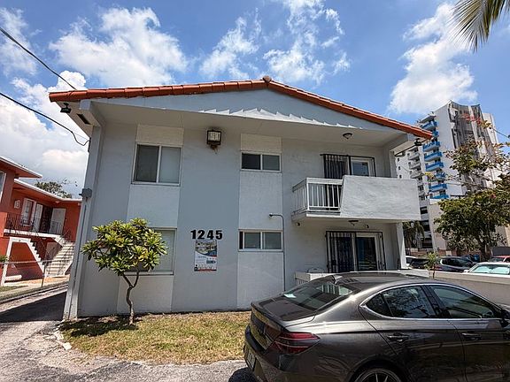 4th image of 1245 SW 5th St APT 4