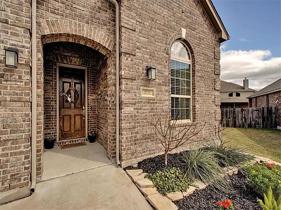 2nd image of 2721 Sixpence Ln