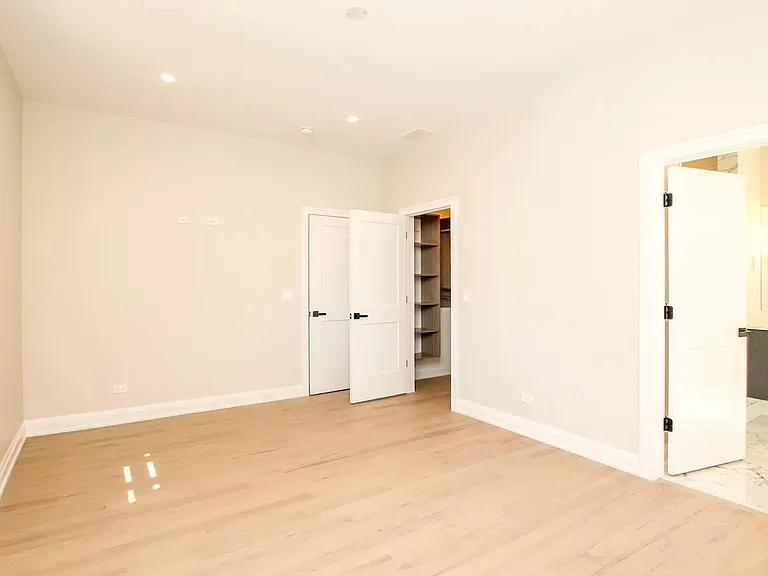 1225 W Addison St #3 — Photo 8