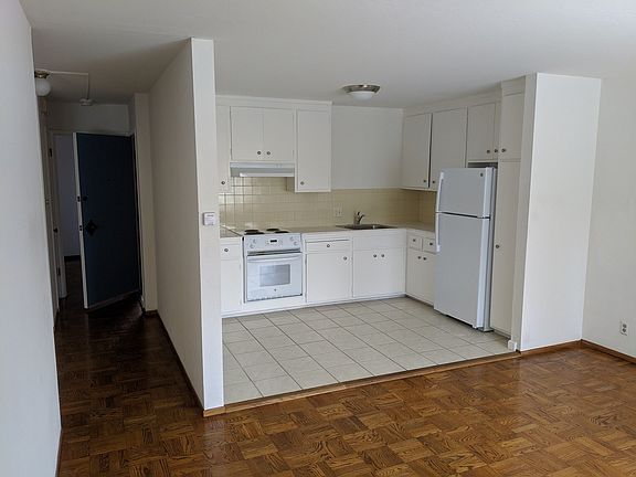 3rd image of 246 28th St APT 1