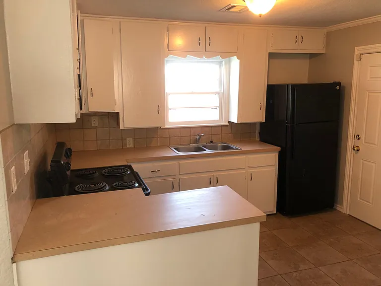 1141 E Sunset St — Photo 5
