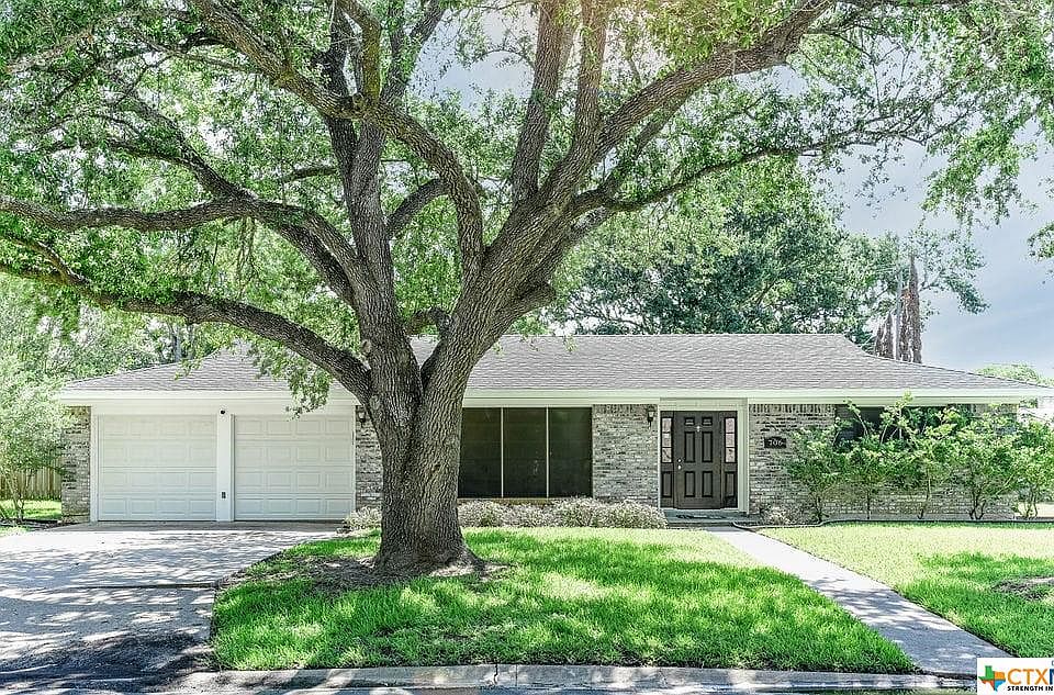 1st image of 706 Brookhollow Dr
