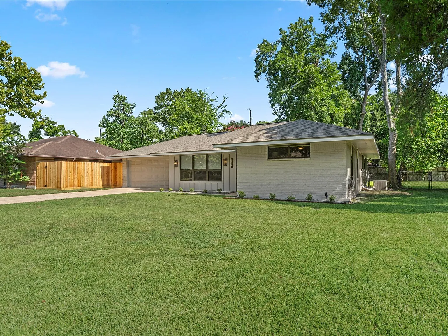 3 bed, 2.0 bath, 1320 sqft, $3,050 — Photo 3