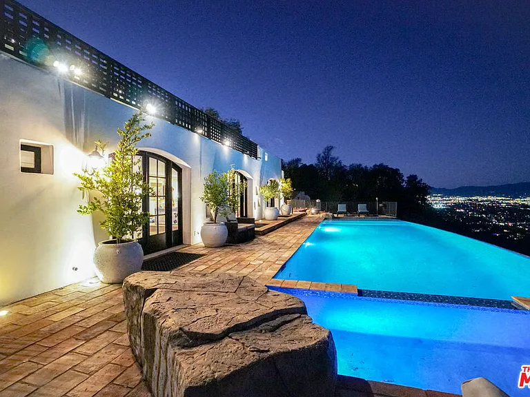 13211 Mulholland Dr — Photo 7
