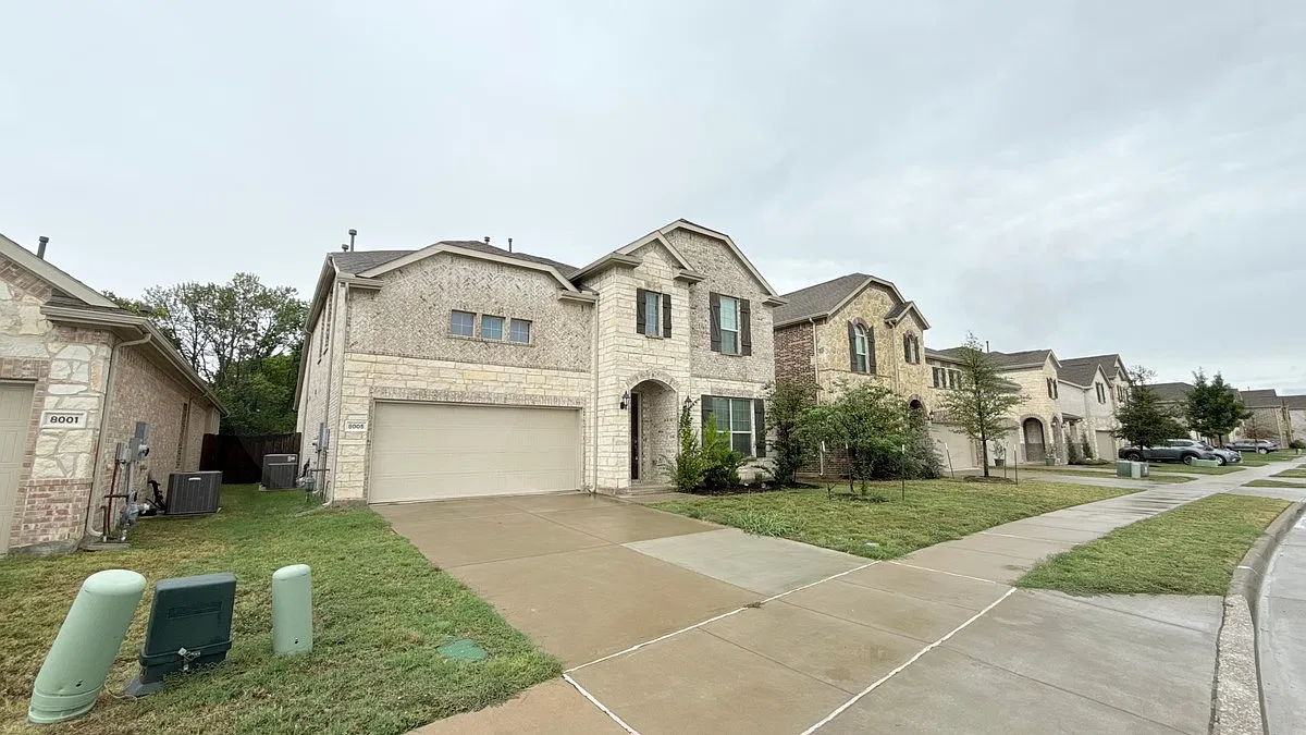 4 bed, 3.5 bath, 3102 sqft, $2,790 — Photo 3