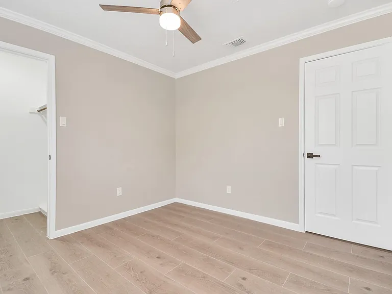 10550 Emnora Ln — Photo 23