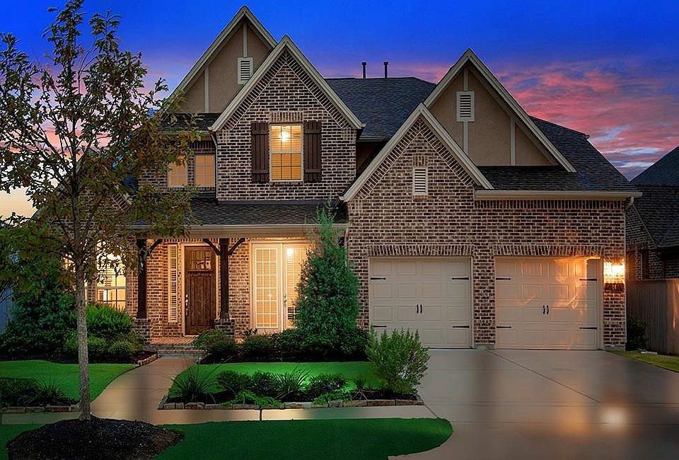 1st image of 14 Red Barn Way