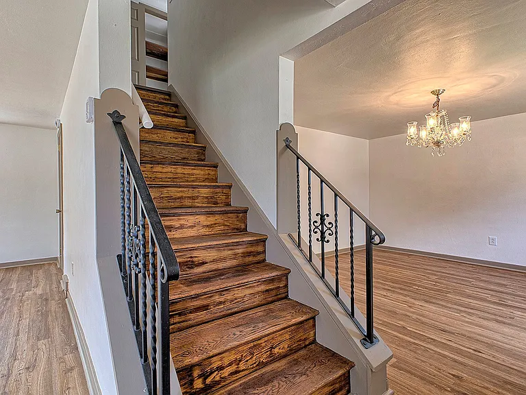 1524 Mansion Pl — Photo 3