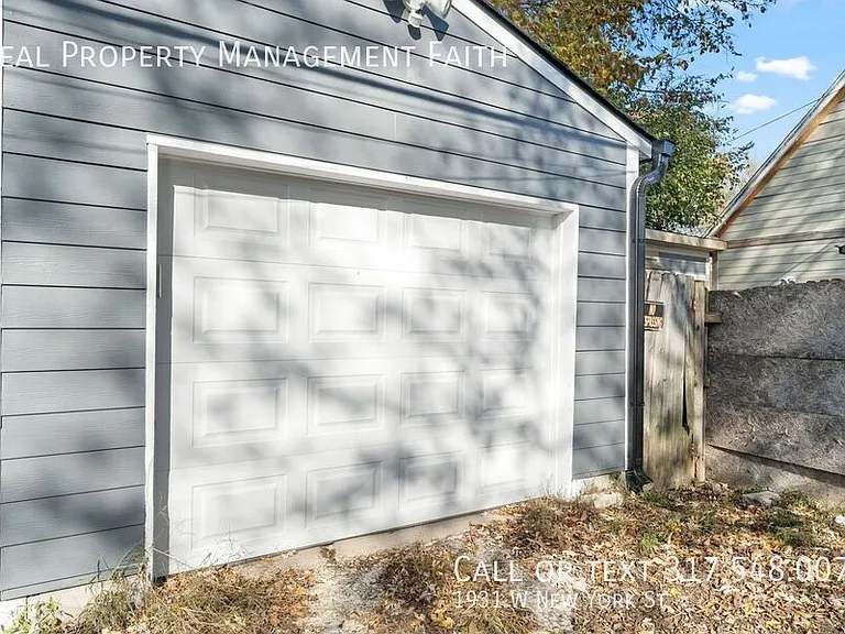 1931 W New York St — Photo 24