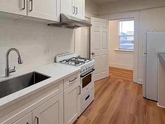 5th image of 1206 Burlingame Ave #1