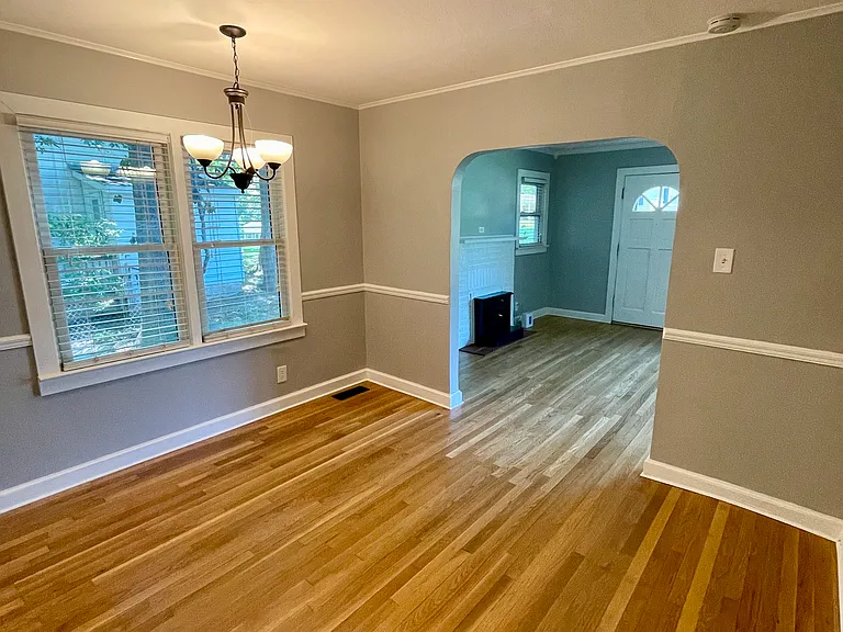 230 Hampton Ave — Photo 5