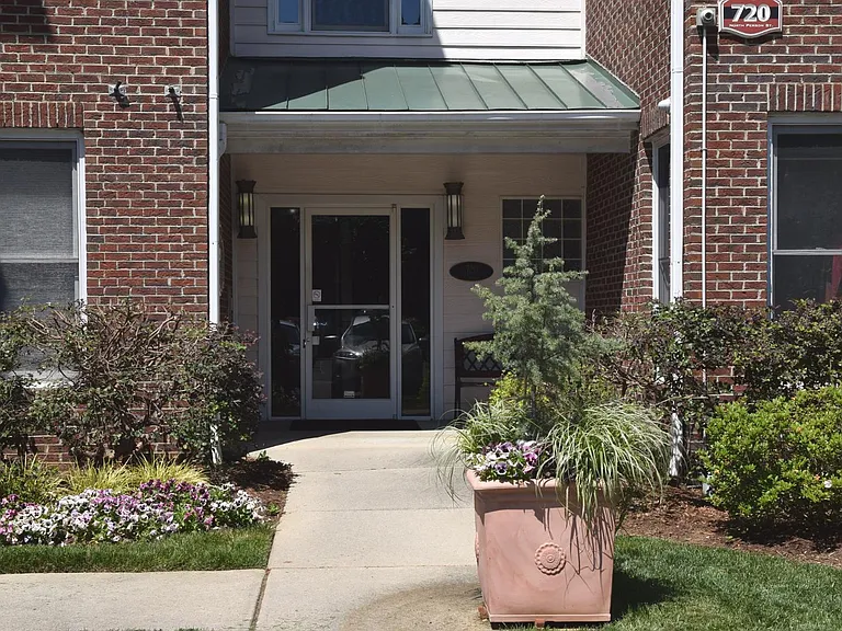 720 N Person St #103 — Photo 22