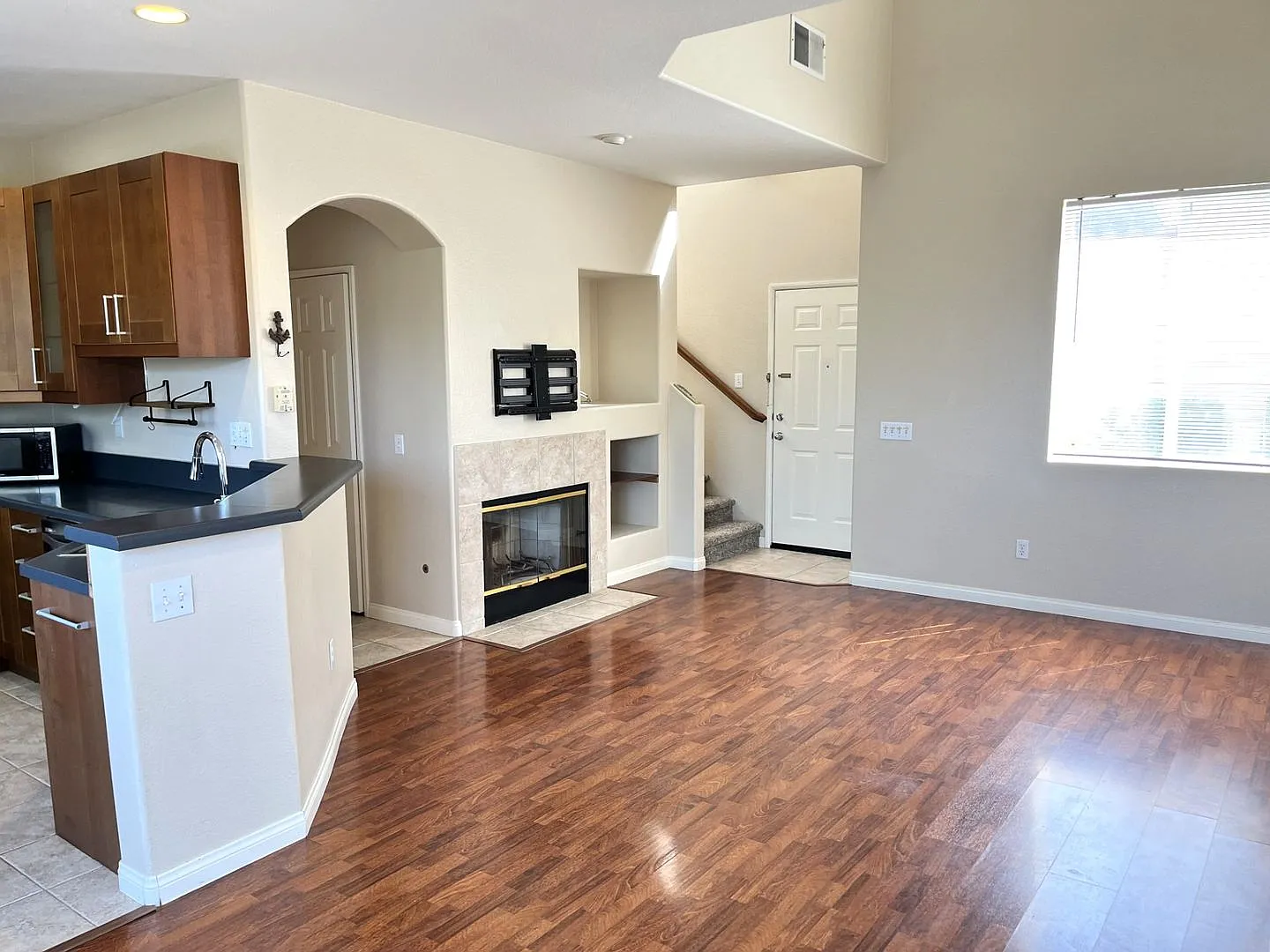 Scripps Ranch 2BR 2.5 BA + Loft, House-Stainless Kitchen- Open/Split Plan-A/C-Ceiling Fans-Firepl... — Photo 3