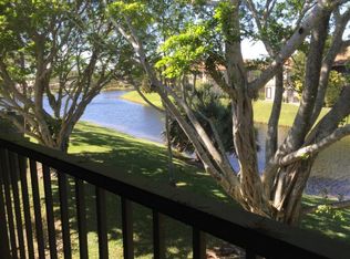 806 Harbour Pointe Way, Greenacres, FL 33413