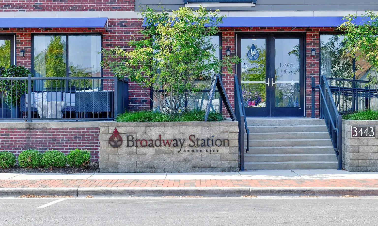 Broadway Station Apartments — Photo 1