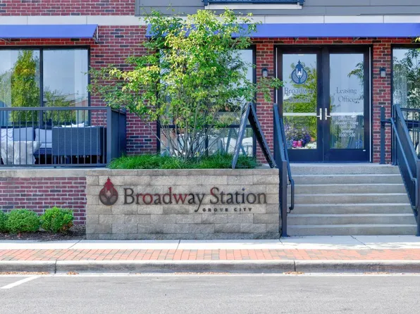 Broadway Station Apartments
