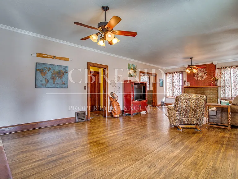 1214 W Maine St — Photo 5