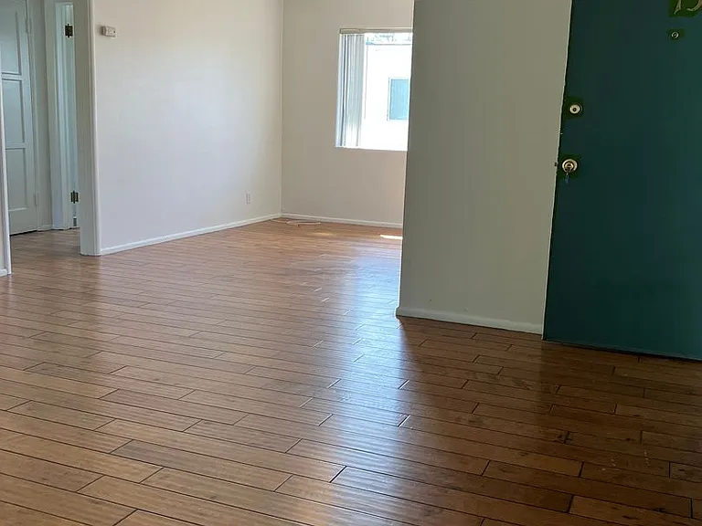 1935 Cloverfield Blvd — Photo 33