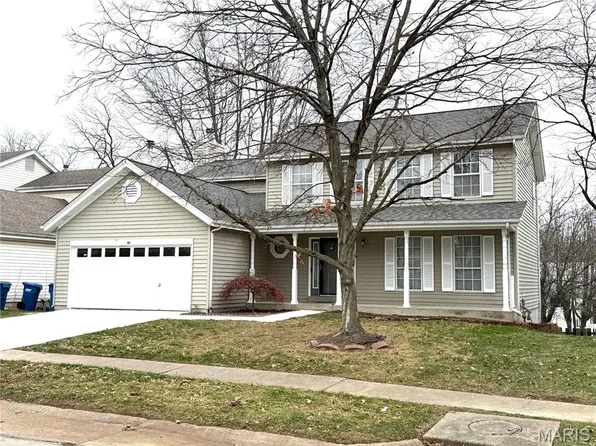 914 Palm Bay Dr, Ballwin, MO 63021