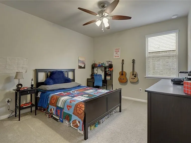 2433 Lyla Ln — Photo 15