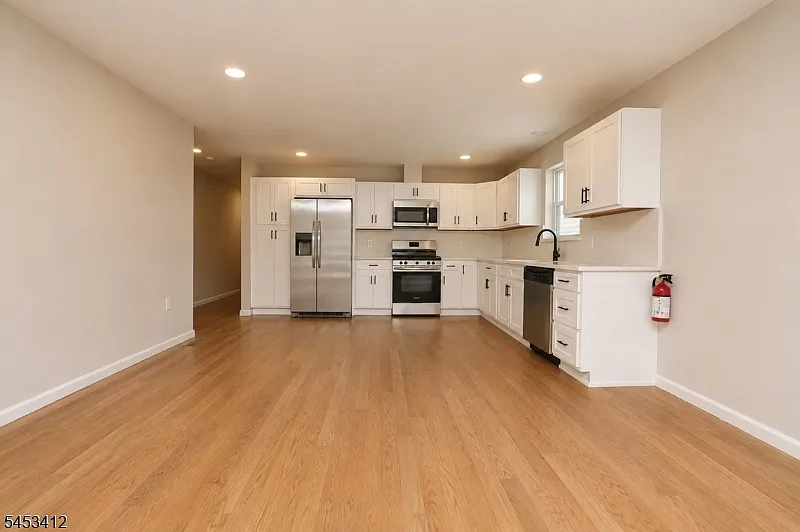 3 bed, 2.0 bath, $3,500 — Photo 4