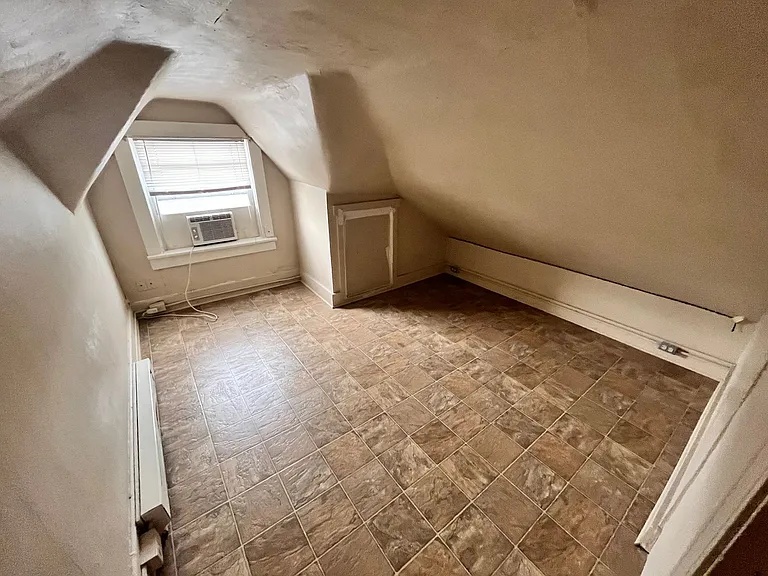 321 Vine St — Photo 37