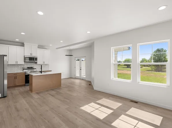 801 Fountain Blvd #A, Zillah, WA 98953