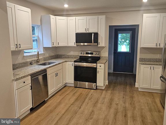 4th image of 321 Elm Ave