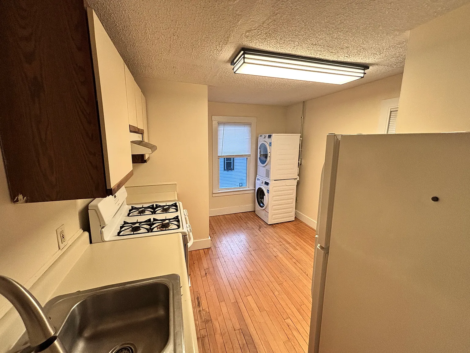 3 bed, 850 sqft, $2,650 — Photo 3