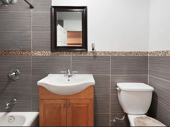 2nd image of 479 Bainbridge St #2