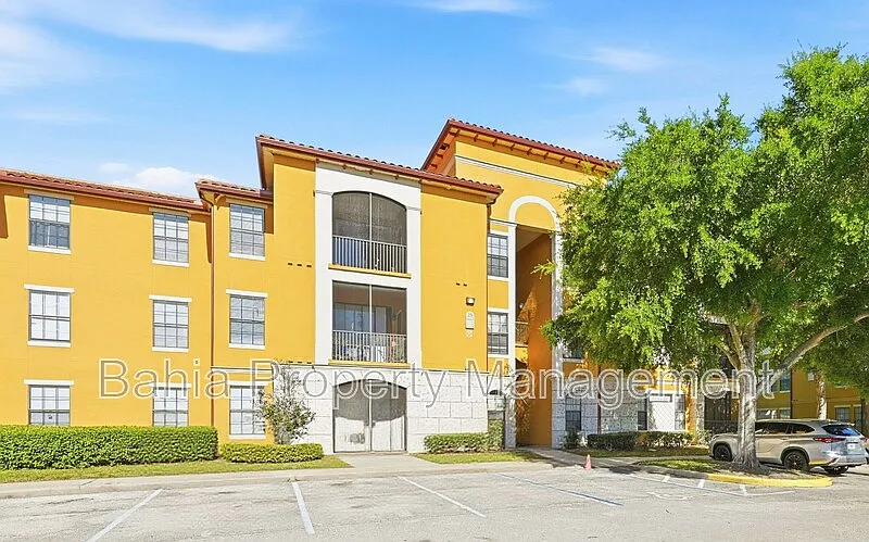 6169 Metrowest Blvd #305