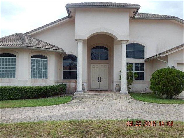 1st image of 2101 SW 131st Ter
