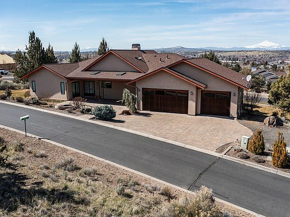 3rd image of 373 SE Manzanita Dr