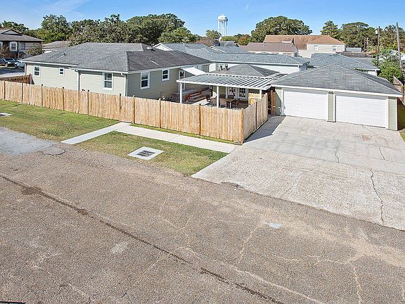 3rd image of 721 Evergreen Dr