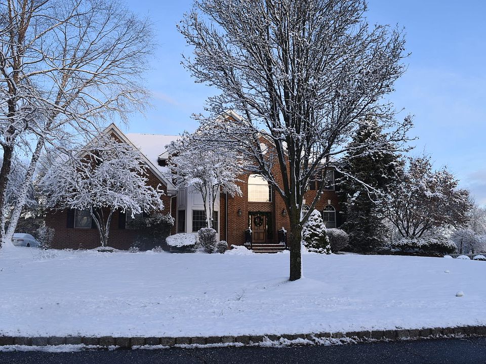 2nd image of 7 Sugarwood Way