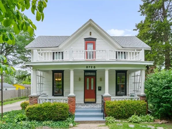 8728 Grandview St, Overland Park, KS 66212
