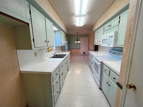 3rd image of 15 Post Oak Trl