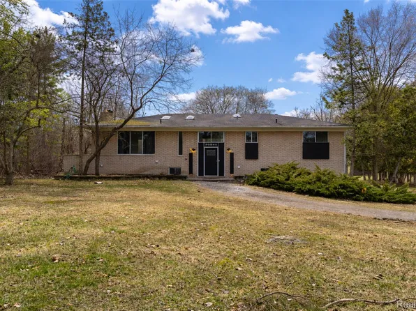 30540 N Greenbriar Rd, Franklin, MI 48025