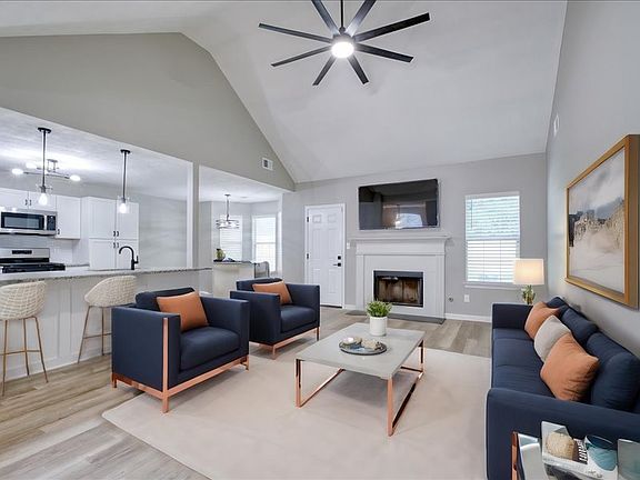 3rd image of 3020 Hampton Club Way