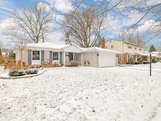 15073 Robinwood Dr, Plymouth, MI 48170
