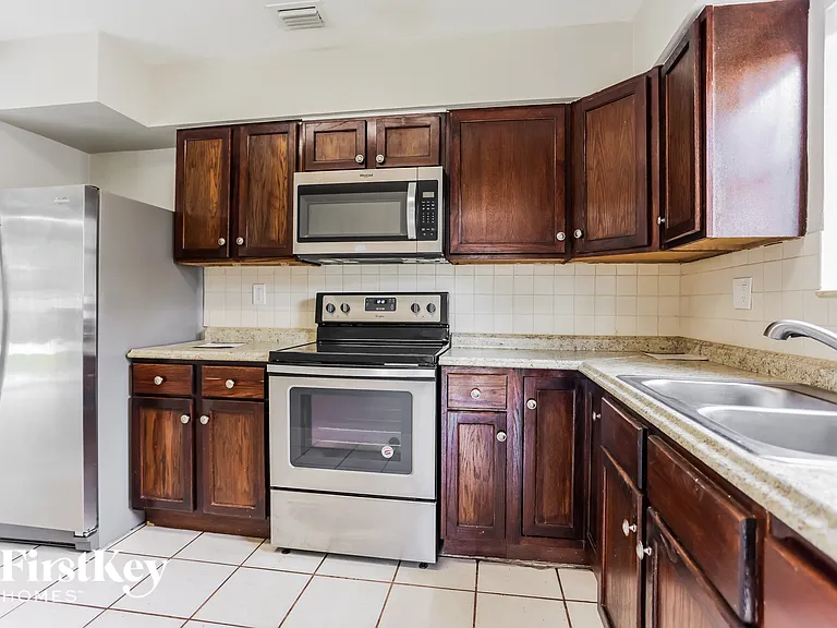 7231 McArthur Pkwy — Photo 8
