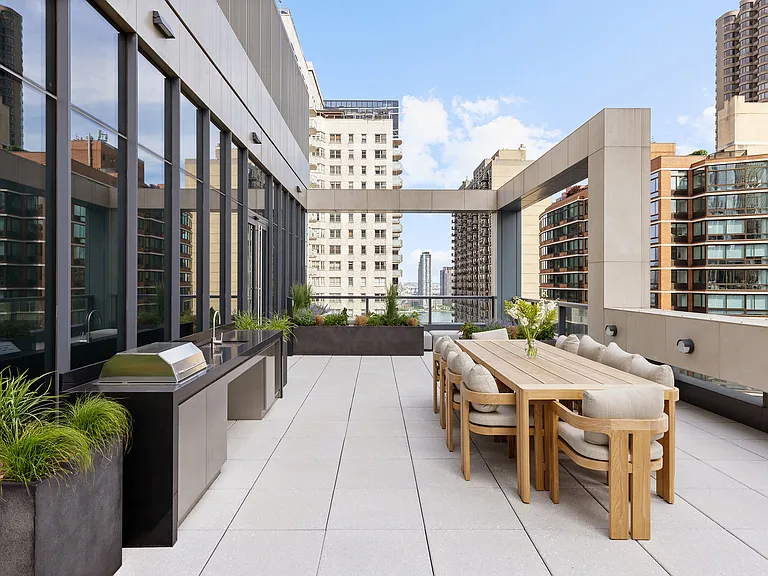 255 E 39th St #Penthouse 3B — Photo 26