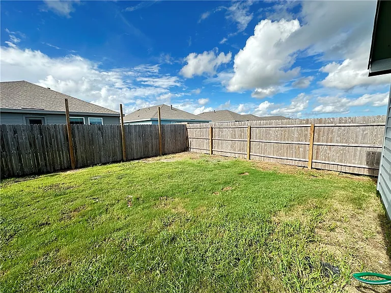 1203 Athena Dr — Photo 40