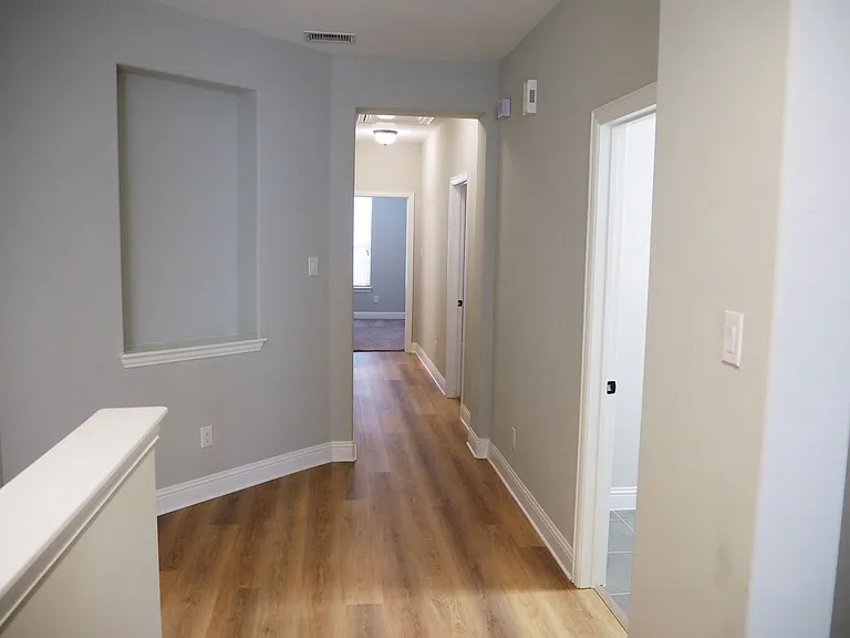 4129 Broadway Ave — Photo 22