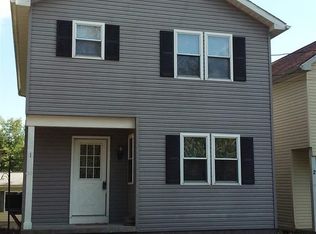 1 Weaver Townhomes Rd, Morgantown, WV 26501
