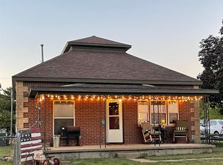 618 W Main St, Pretty Prairie, KS 67570