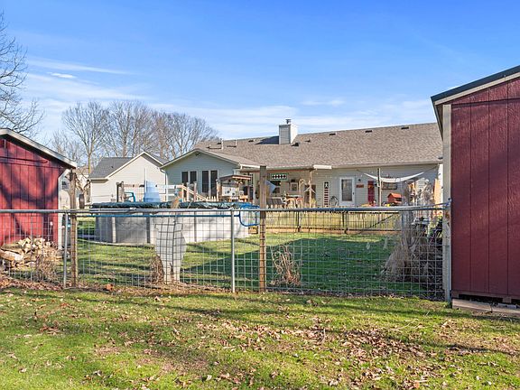 5th image of 444 Wildflower Dr