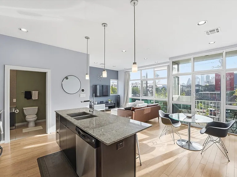1406 Columbus St #206 — Photo 5