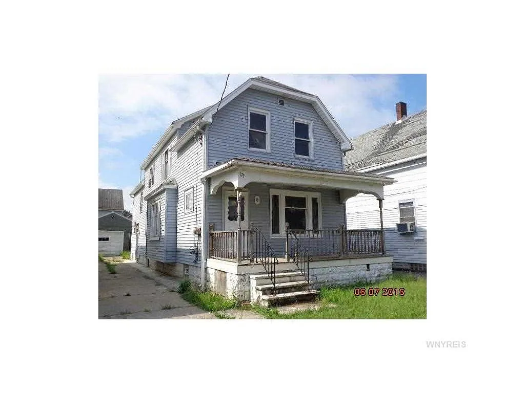175 Kirby Ave photo 1